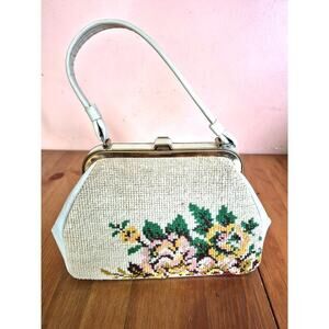 Vintage 1950s needlepoint floral handbag bag medium size kiss lock closure cream